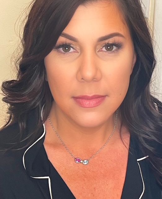 Brunette bride with soft mauve glam