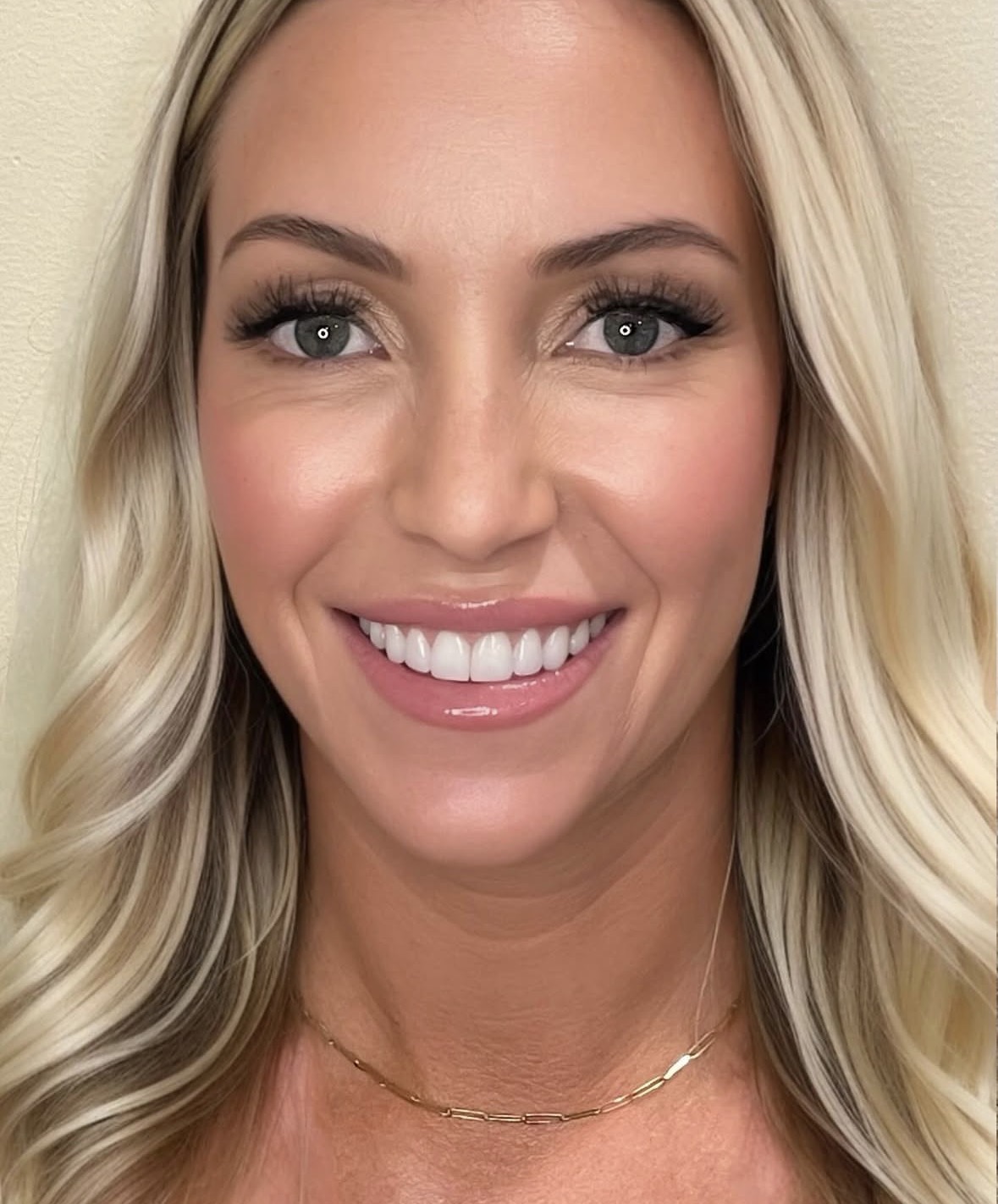 Radiant bride with soft waves and glowing skin